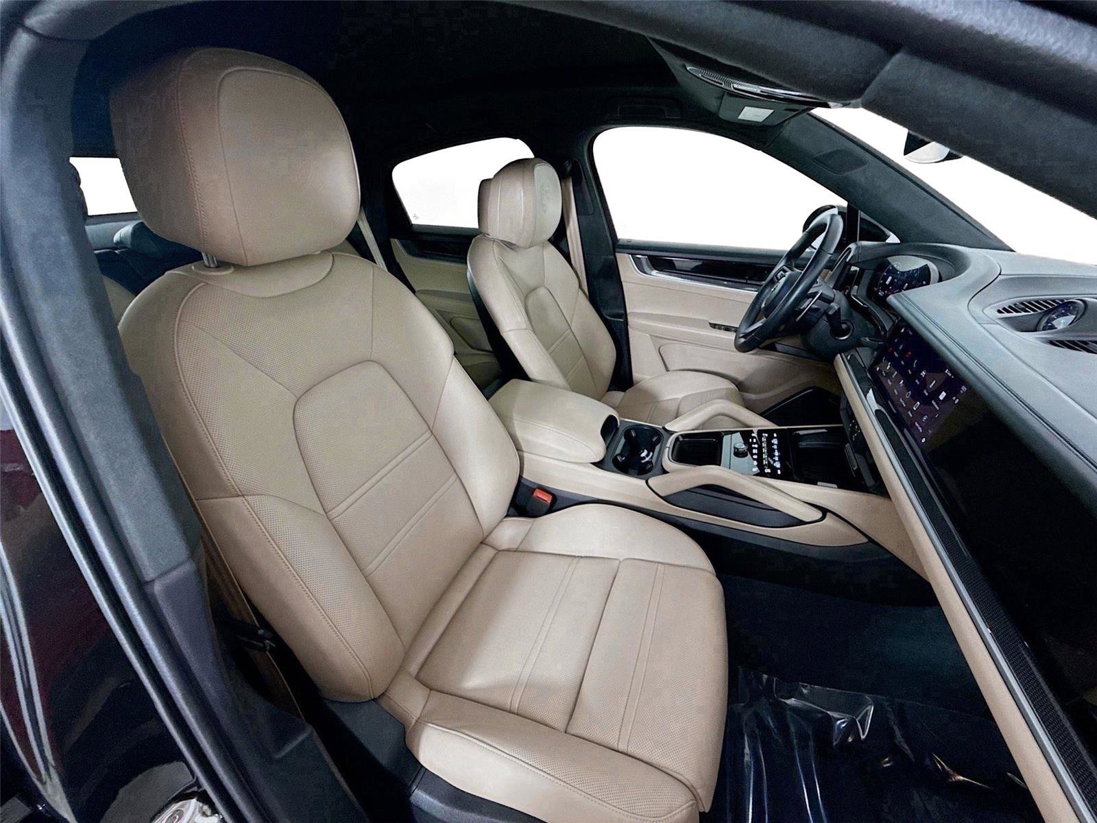 Used 2025 Porsche Cayenne Turbo image 25