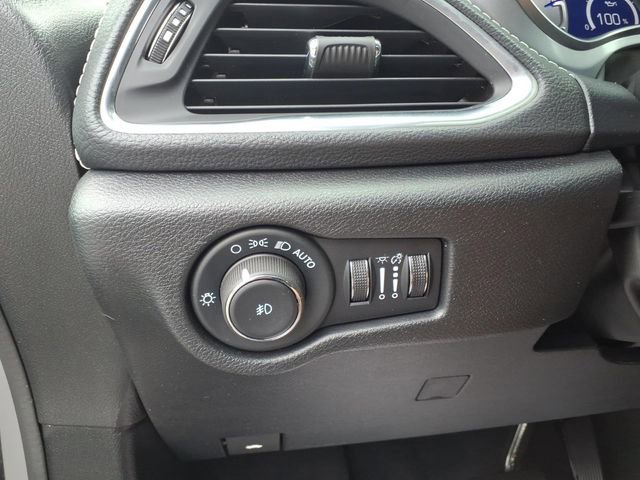 Used 2025 Chrysler Pacifica Limited FWD image 15