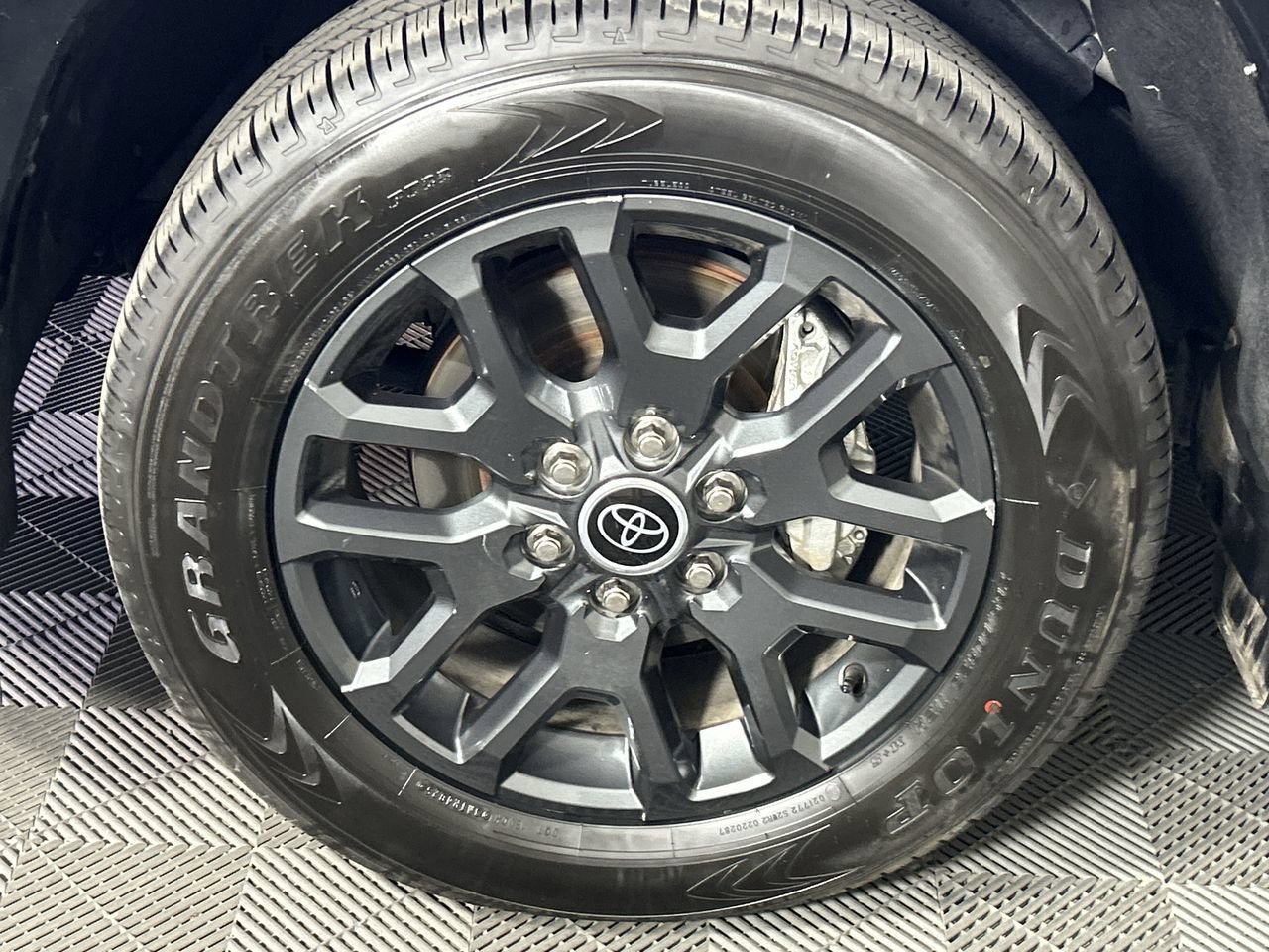 Used 2023 Toyota Sequoia Platinum AWD/4WD image 9