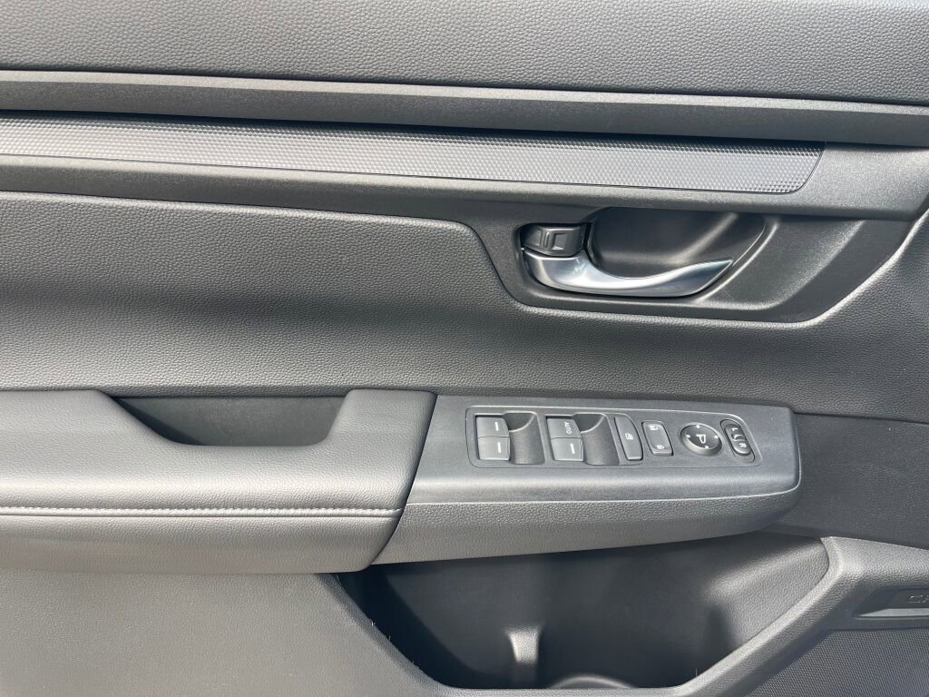 Used 2025 Honda CR-V LX image 7