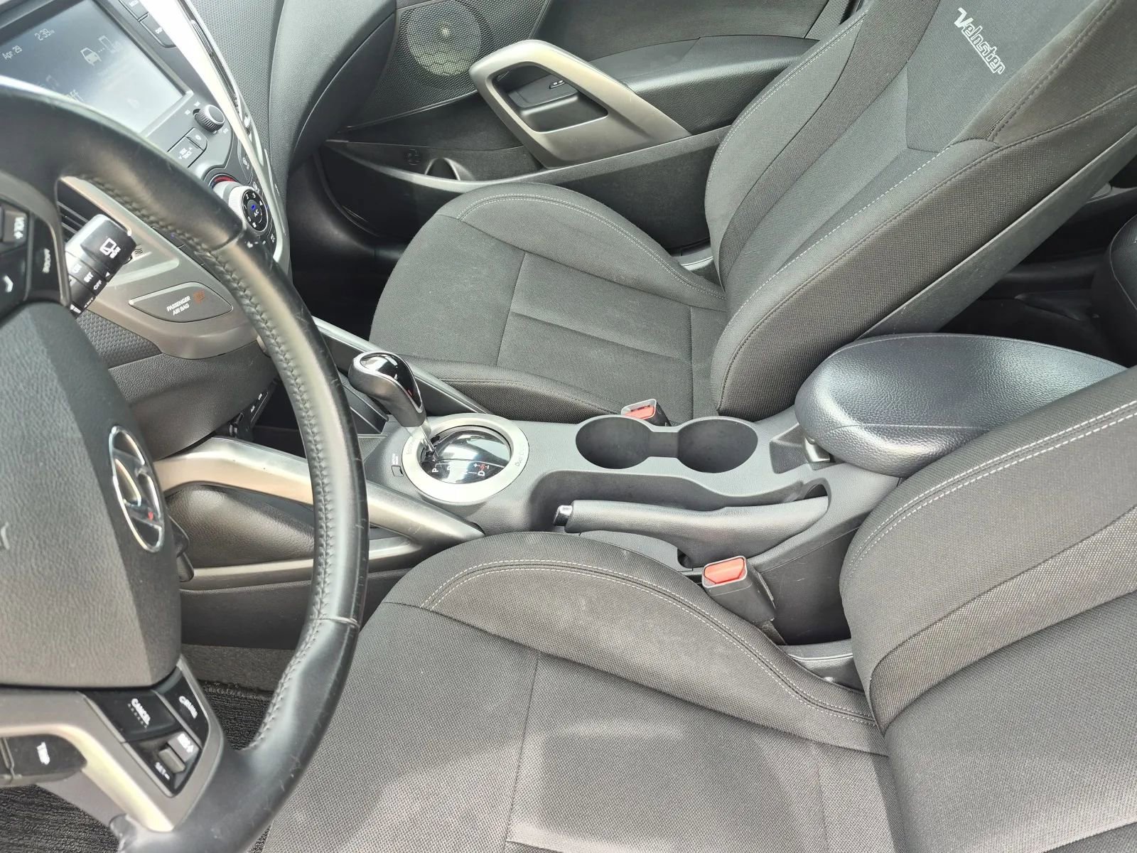 Used 2017 Hyundai Veloster FWD image 14