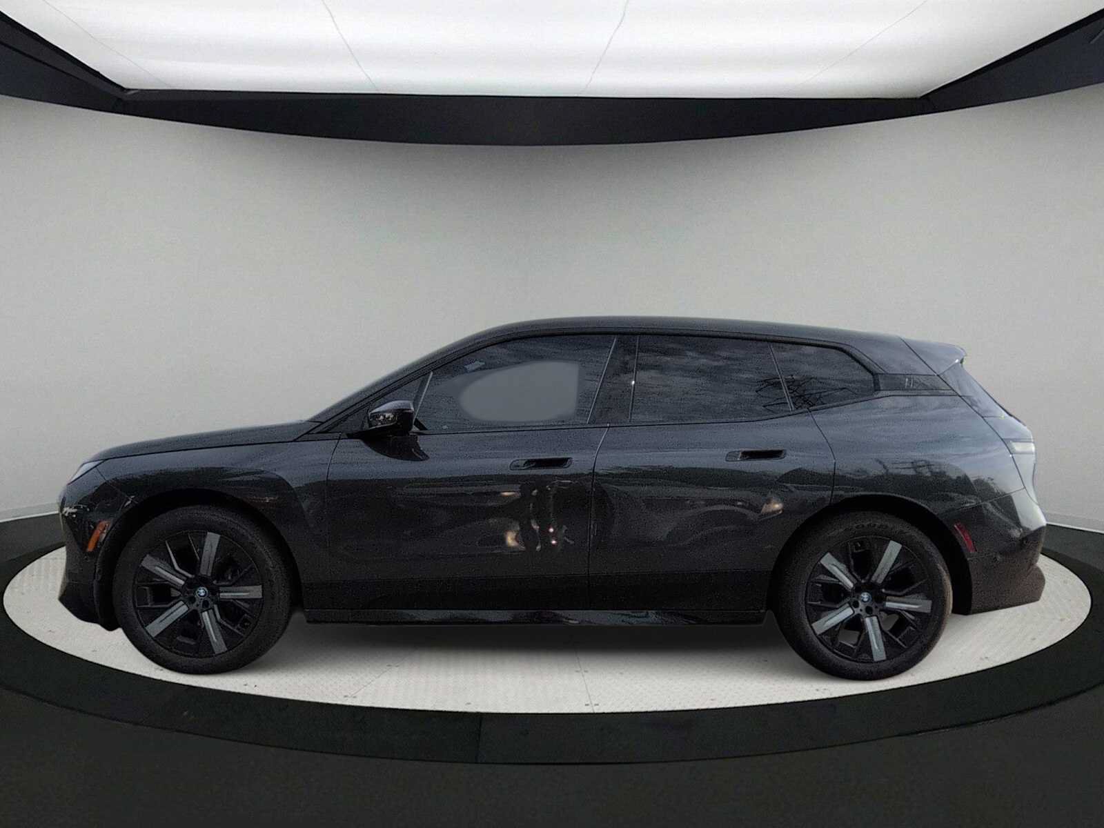 Used 2024 BMW iX xDrive50 w/ Premium Package AWD/4WD image 5