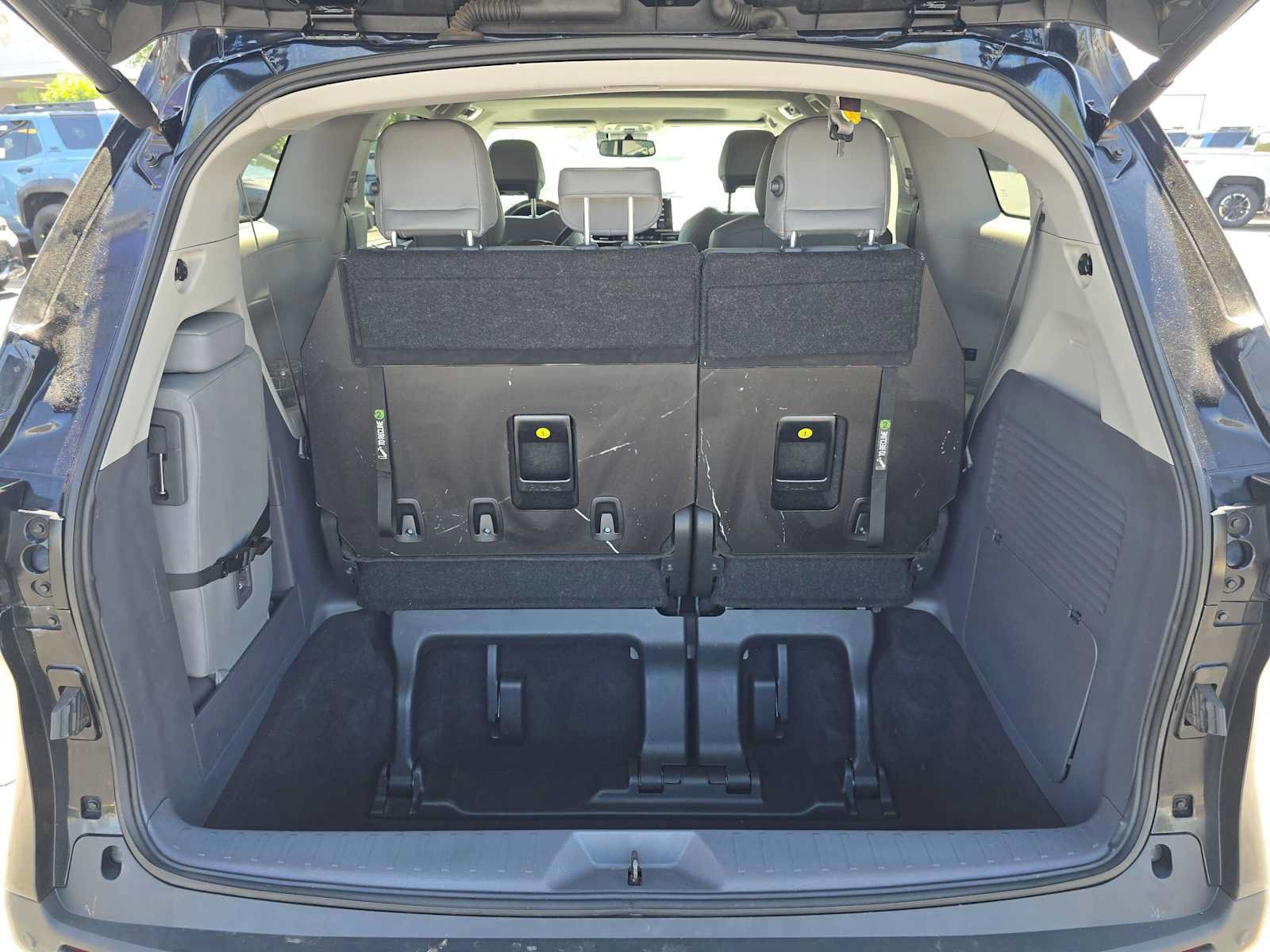 Used 2023 Toyota Sienna XLE FWD image 16