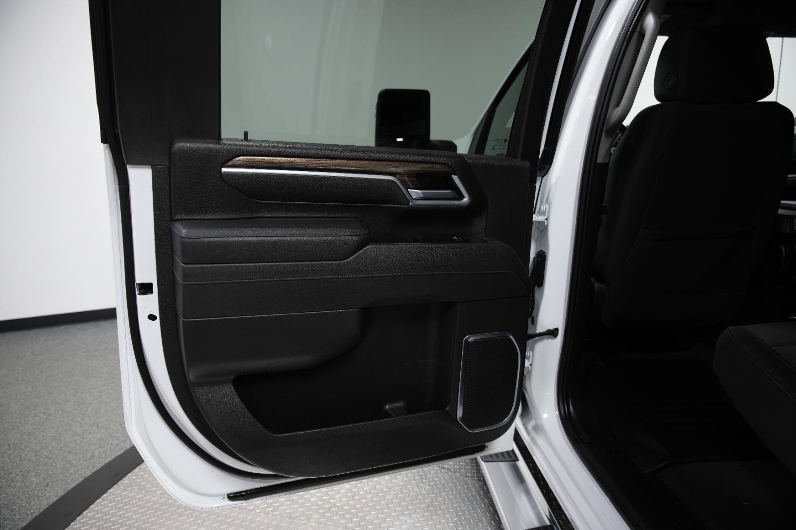 Used 2025 Chevrolet Silverado 2500 LT w/ Convenience Package image 19