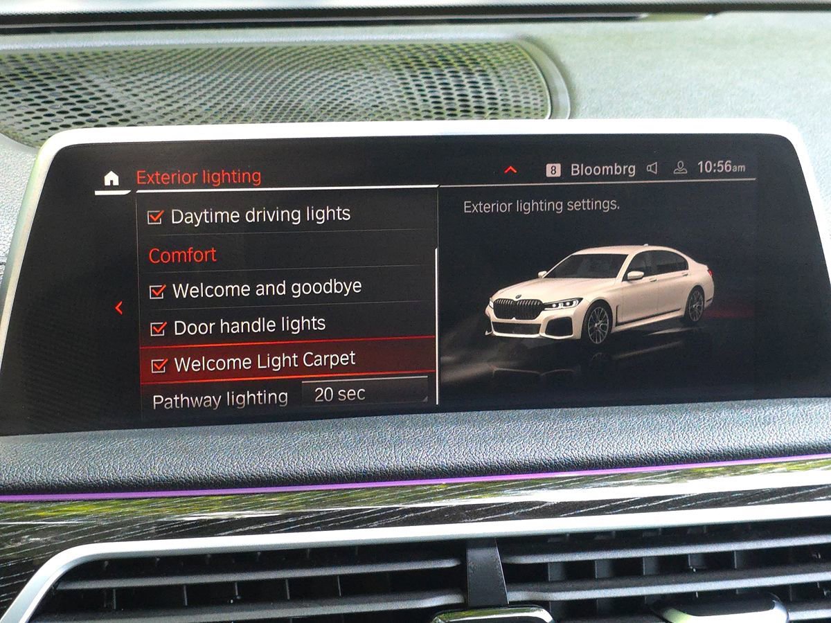 Used 2022 BMW 740i xDrive w/ M Sport Package AWD/4WD image 38
