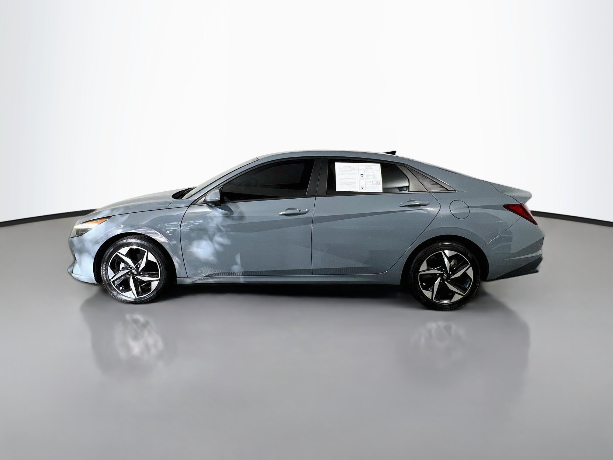 Used 2023 Hyundai Elantra SEL w/ Convenience Package FWD image 9