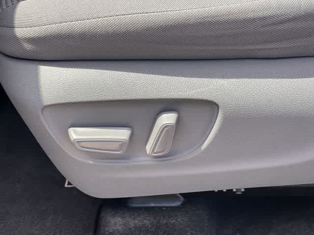 Used 2023 Toyota Highlander L FWD image 31