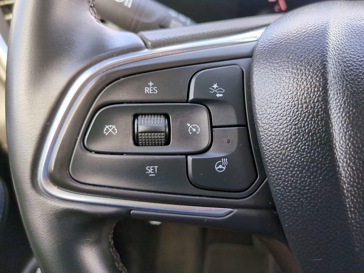 Certified 2025 Buick Encore GX Sport Touring w/ Comfort Package FWD image 24