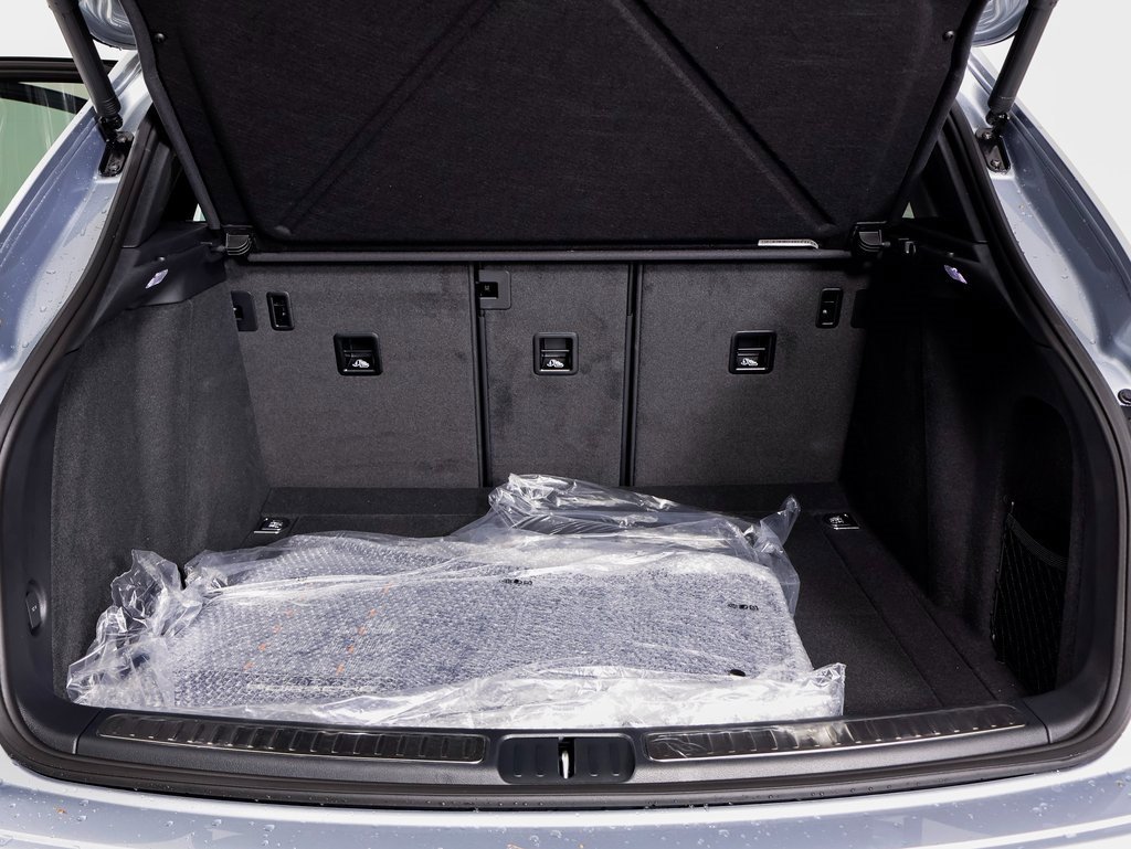 New 2026 Porsche Macan image 13