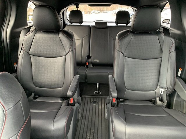 Used 2025 Toyota Sienna XSE image 32