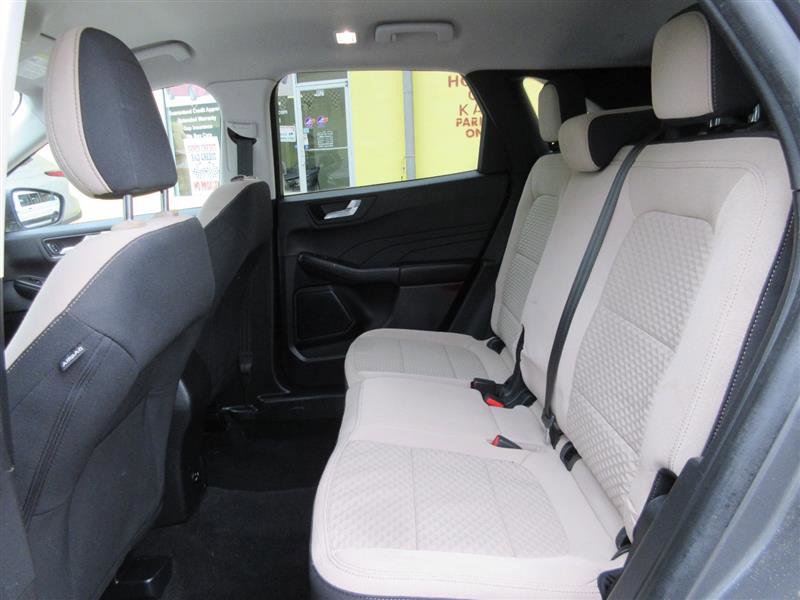Used 2021 Ford Escape SE image 21