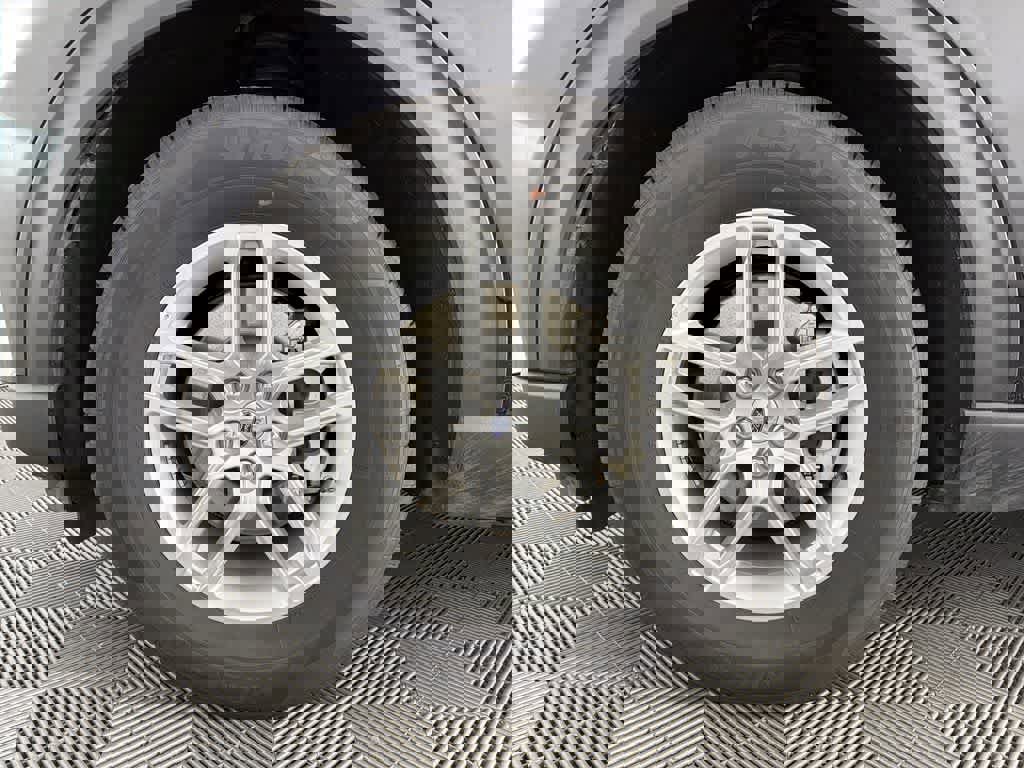 Used 2025 Ford Explorer Active image 17