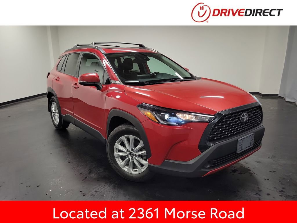 Used 2022 Toyota Corolla Cross LE image 1