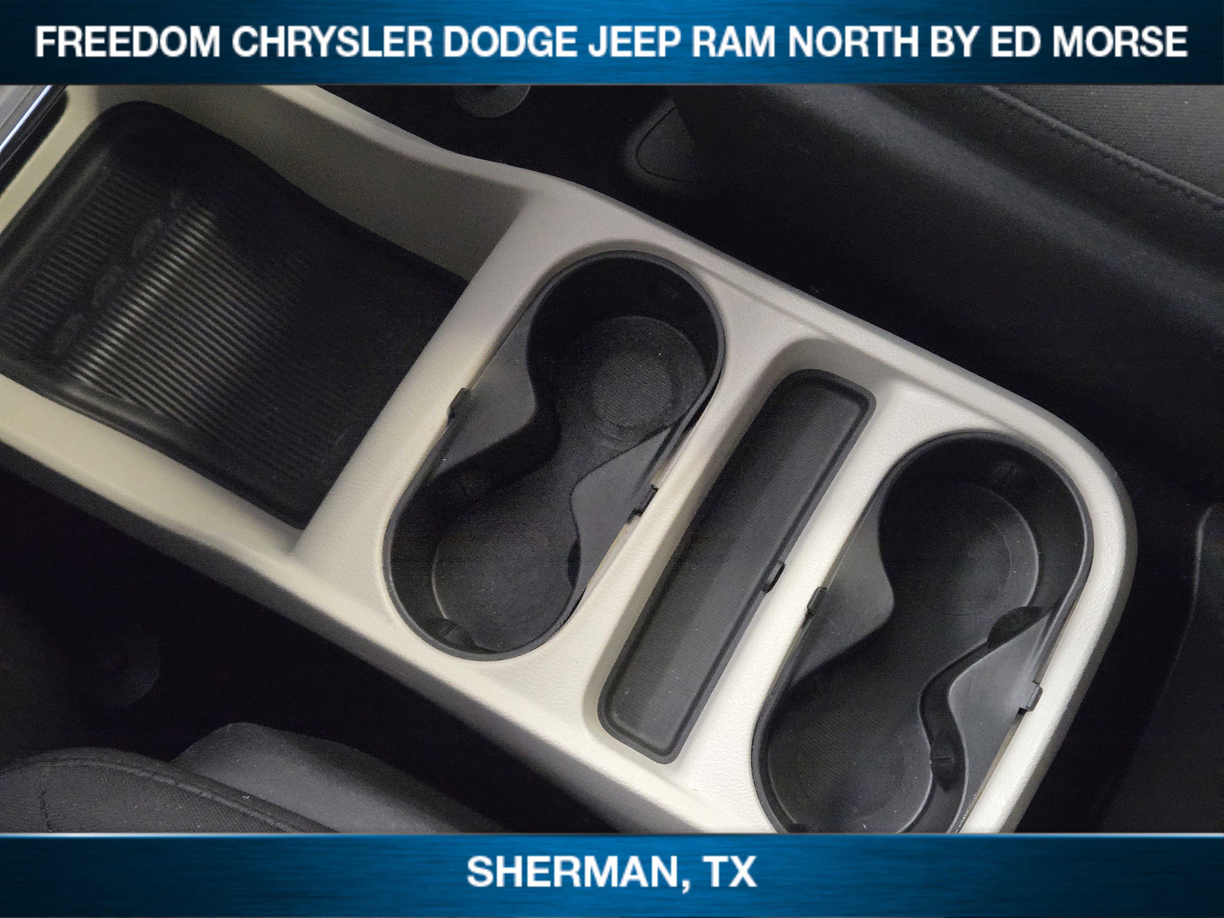 Used 2023 Chrysler Voyager LX image 14