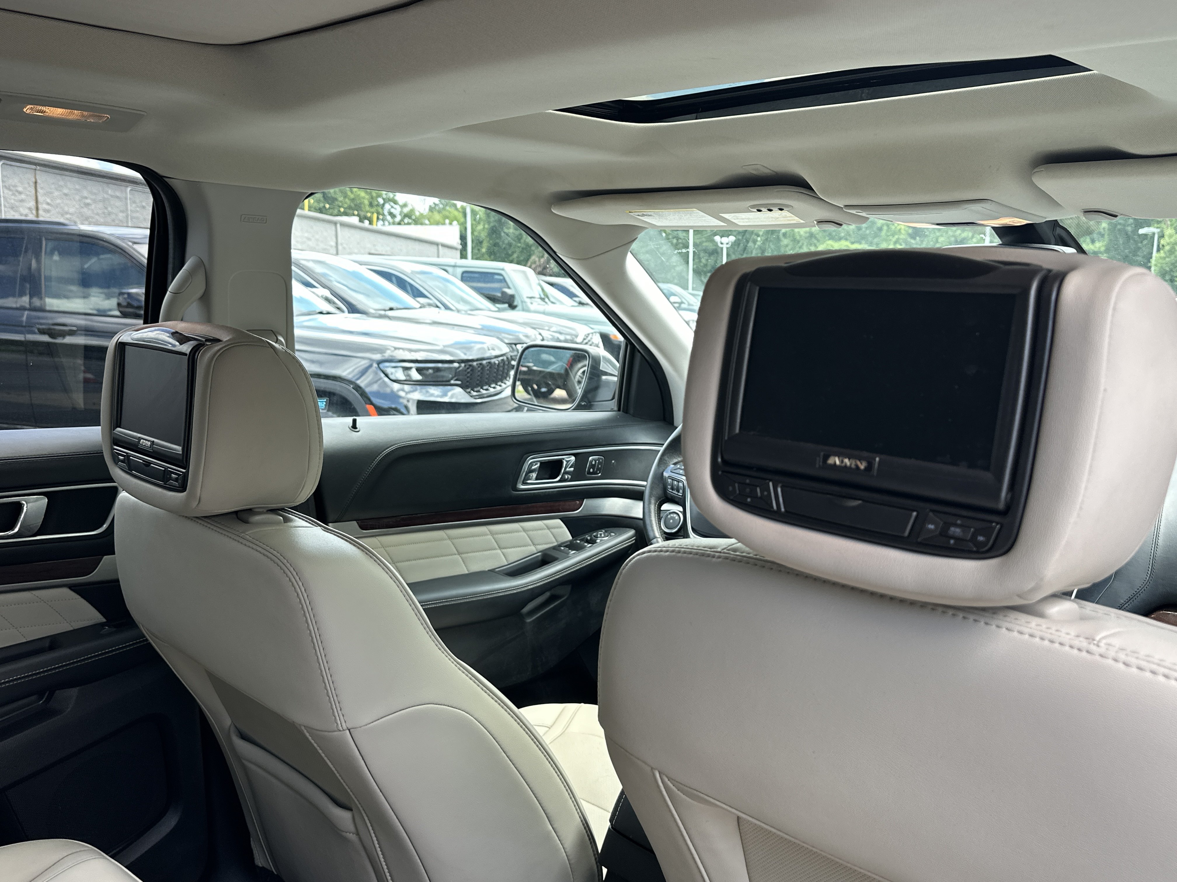 Used 2017 Ford Explorer Platinum AWD/4WD image 19