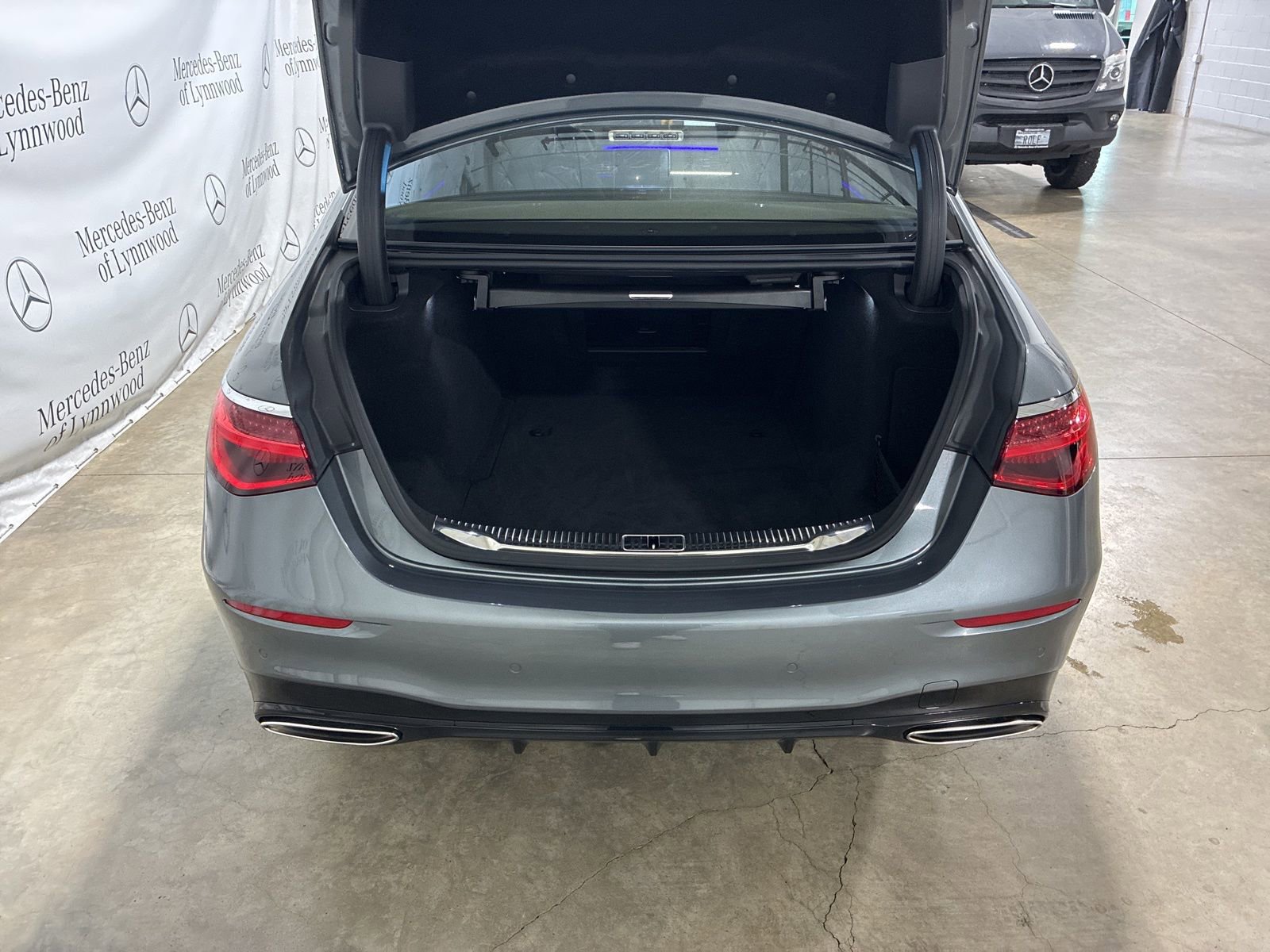 Used 2022 Mercedes-Benz S 500 4MATIC w/ AMG Line Package image 5