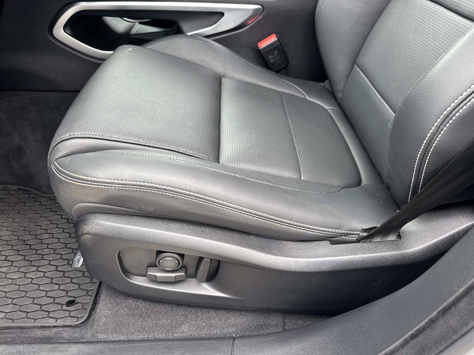 Used 2025 Jaguar F-PACE R-Dynamic S AWD/4WD image 17