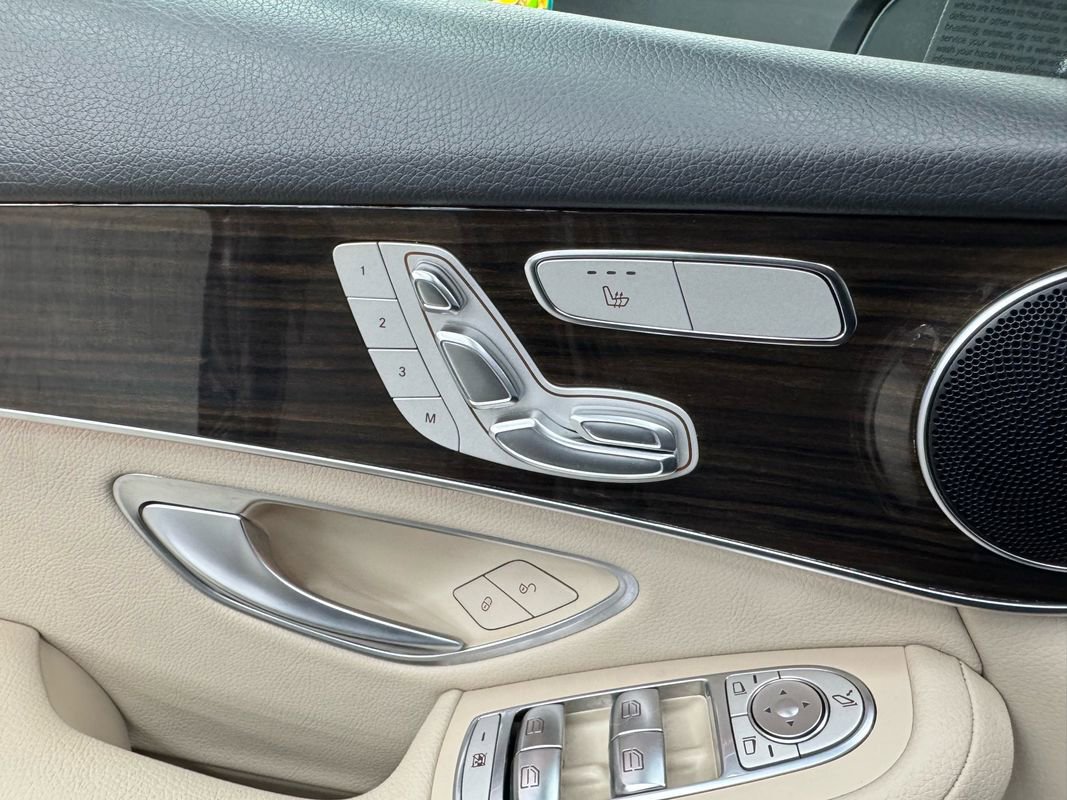 Used 2021 Mercedes-Benz GLC 300 4MATIC image 22