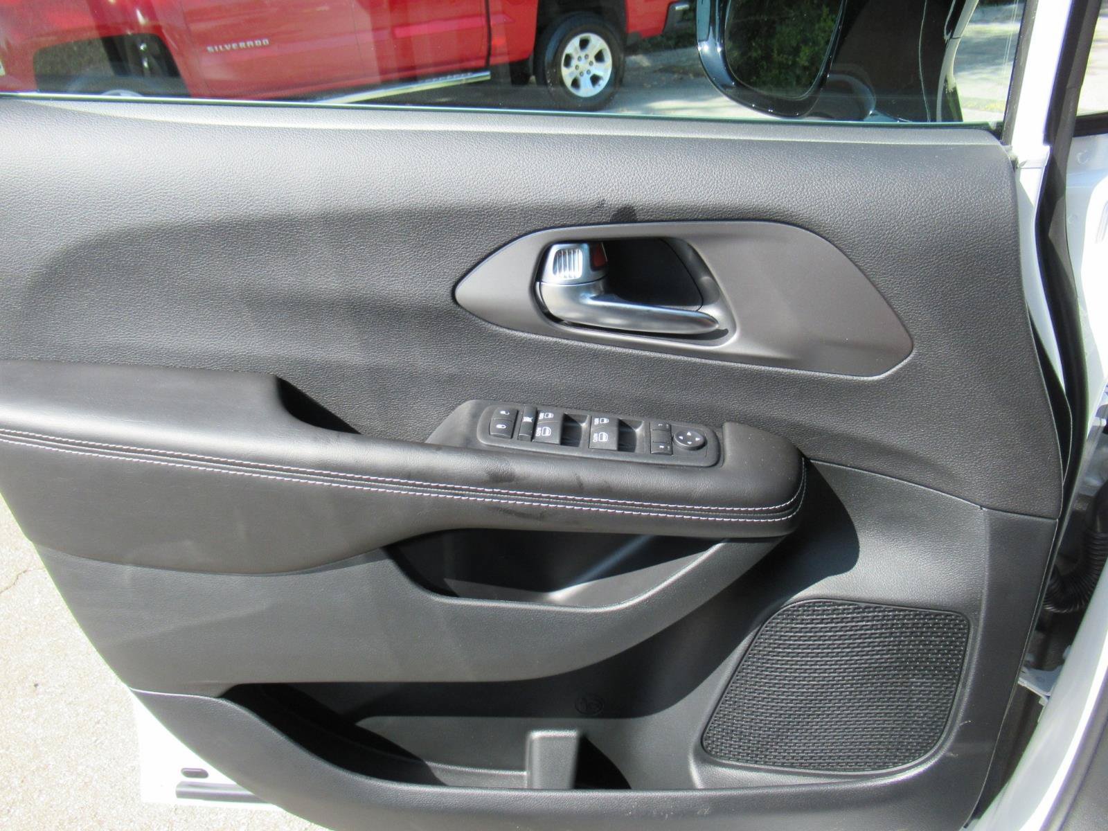 New 2027 Chrysler Pacifica LX FWD image 19