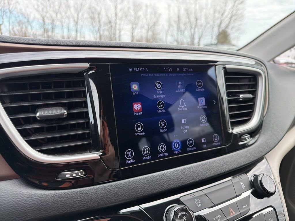 Used 2017 Chrysler Pacifica Touring image 32