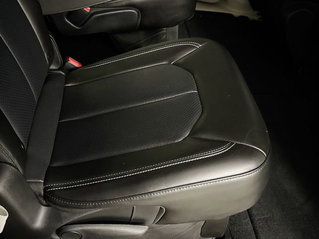 Used 2023 Chrysler Pacifica Touring-L image 48