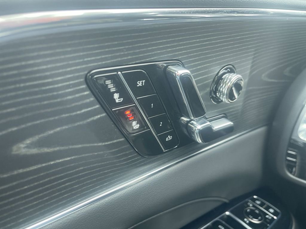 Certified 2024 Cadillac Lyriq Luxury AWD/4WD image 29