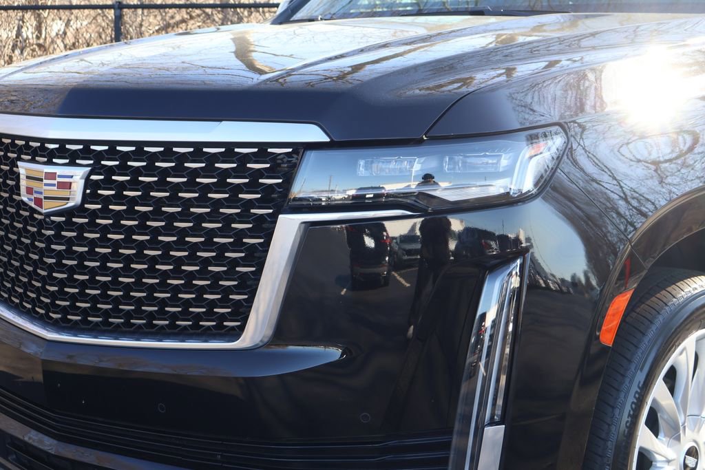Used 2024 Cadillac Escalade ESV Luxury image 3