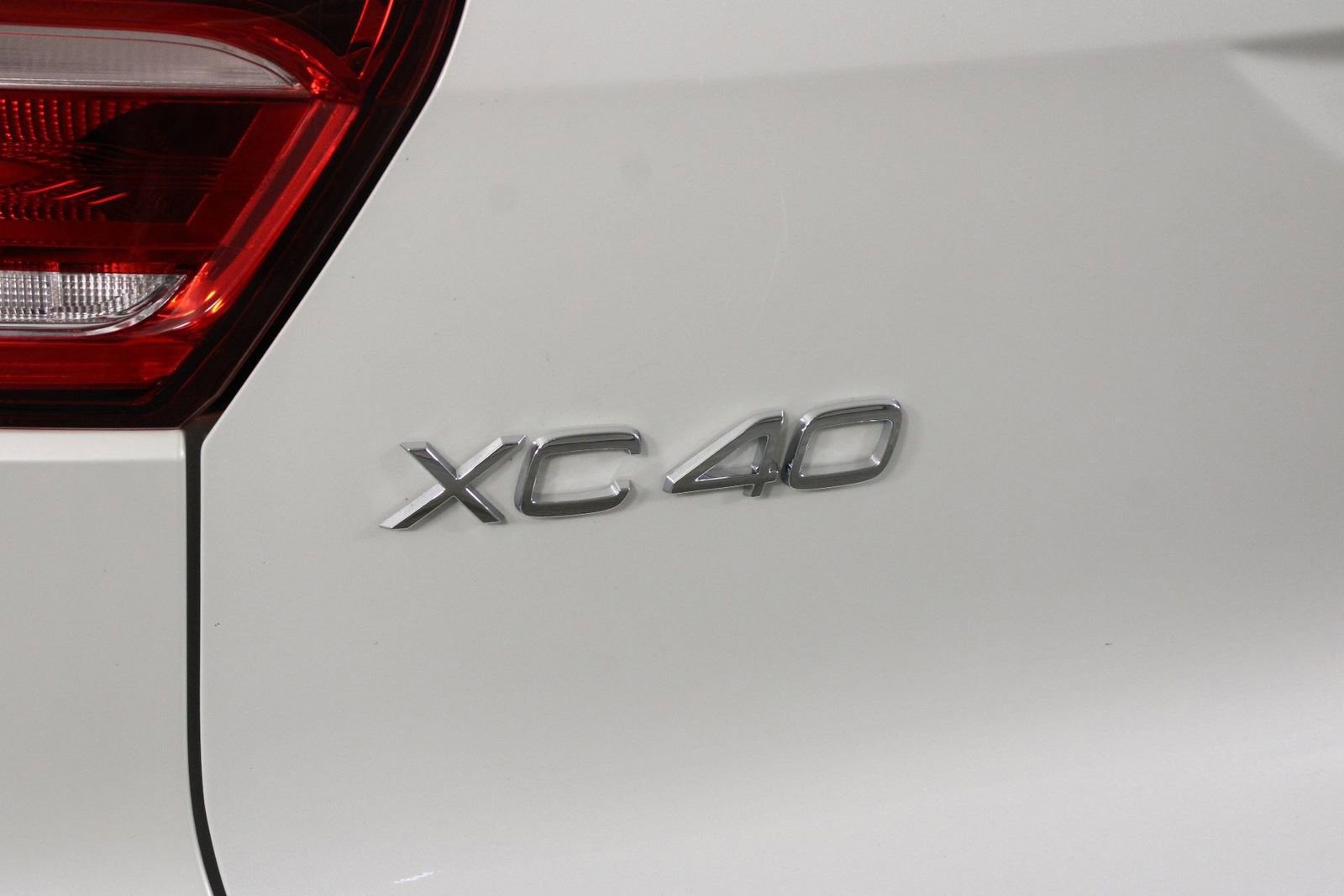 Certified 2025 Volvo XC40 B5 Plus image 19