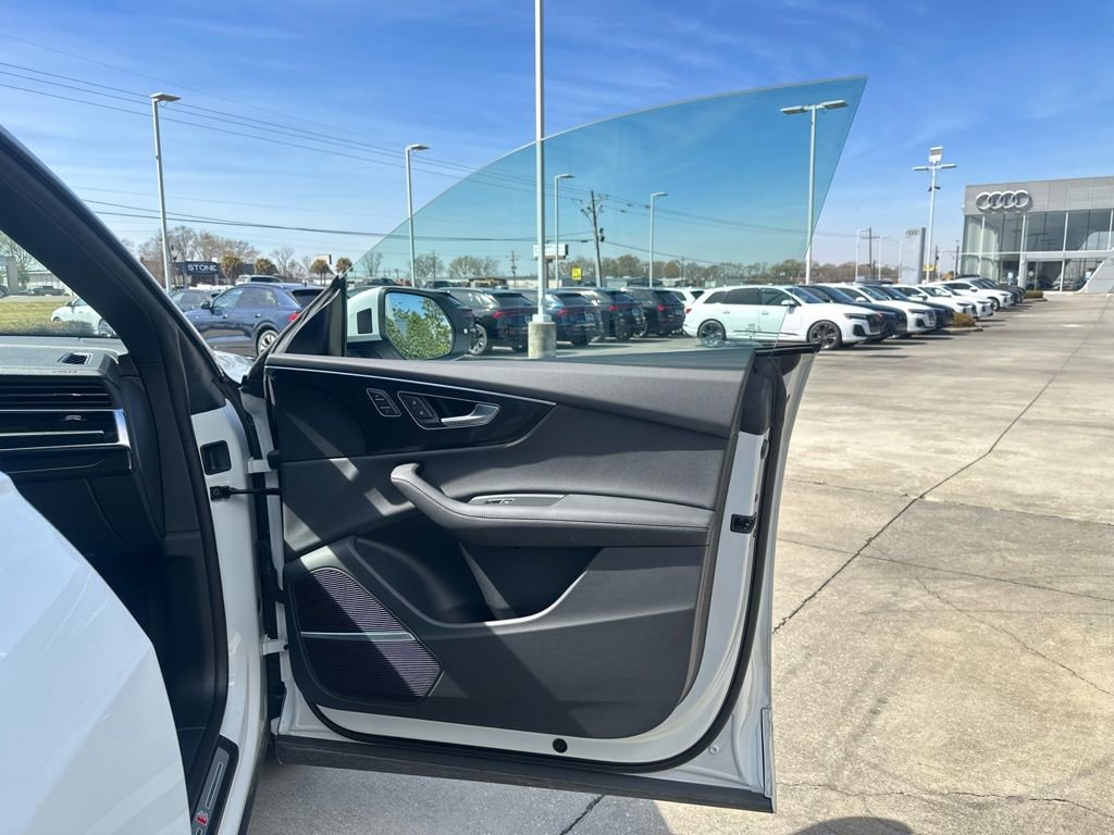 Certified 2025 Audi Q8 Prestige image 30