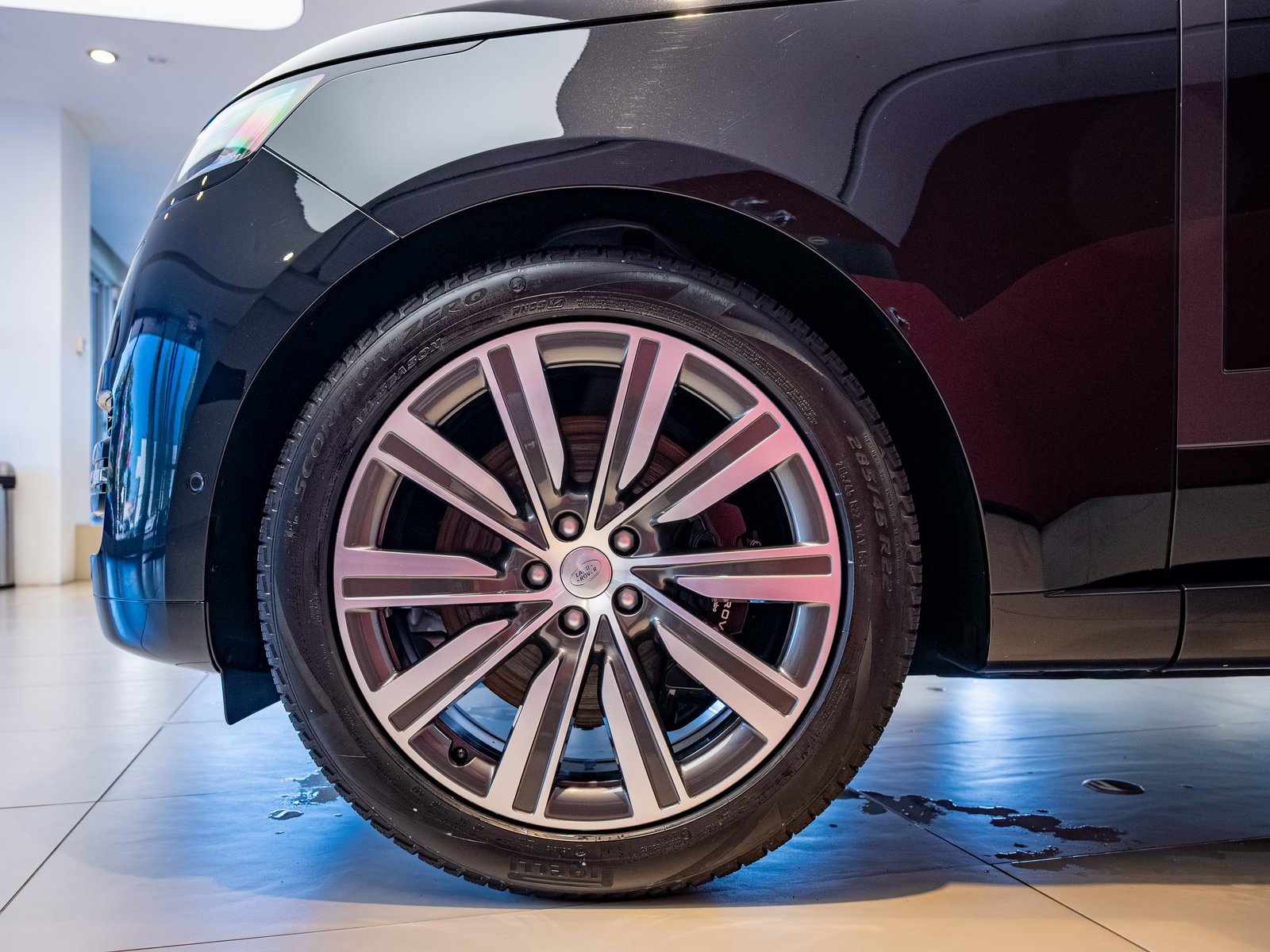 Used 2023 Land Rover Range Rover SE image 3