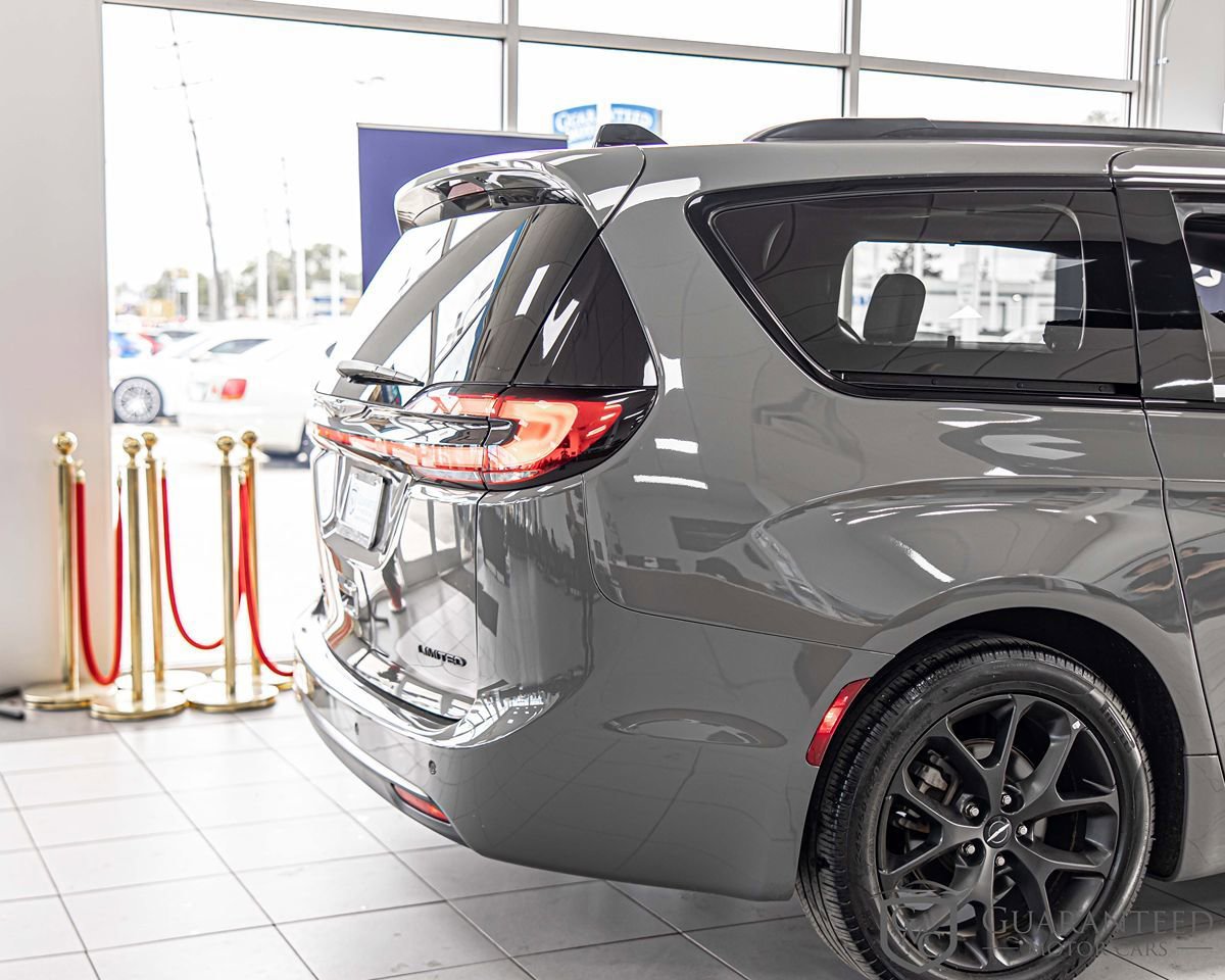Used 2025 Chrysler Pacifica Limited FWD image 16