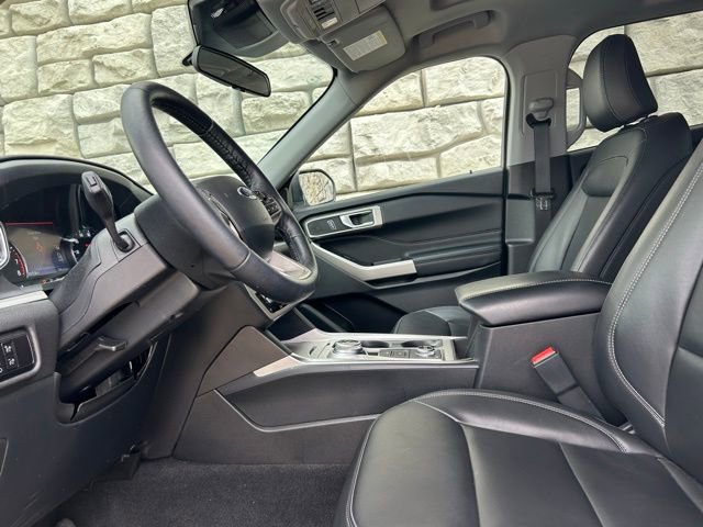 Used 2023 Ford Explorer XLT w/ Equipment Group 202A image 8