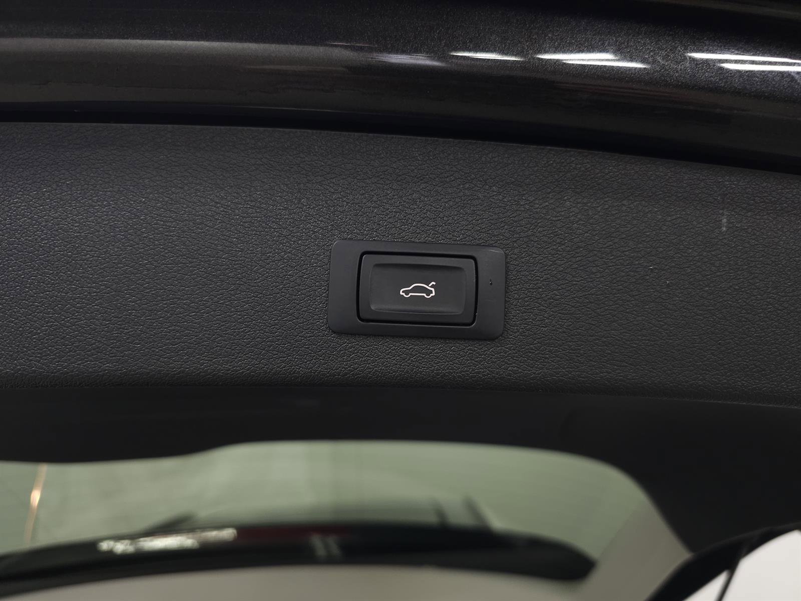 Used 2016 Audi Q5 2.0T Premium Plus w/ Technology Package image 8