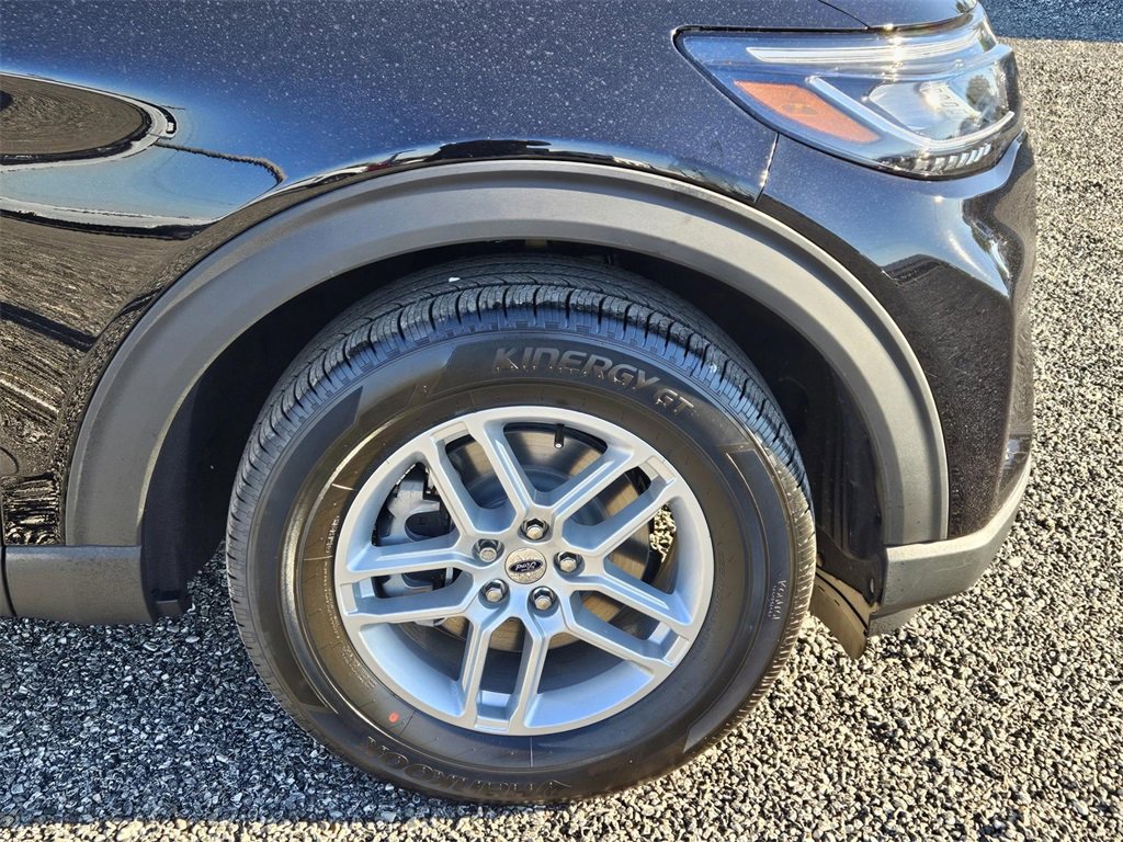 New 2026 Ford Explorer Active image 4