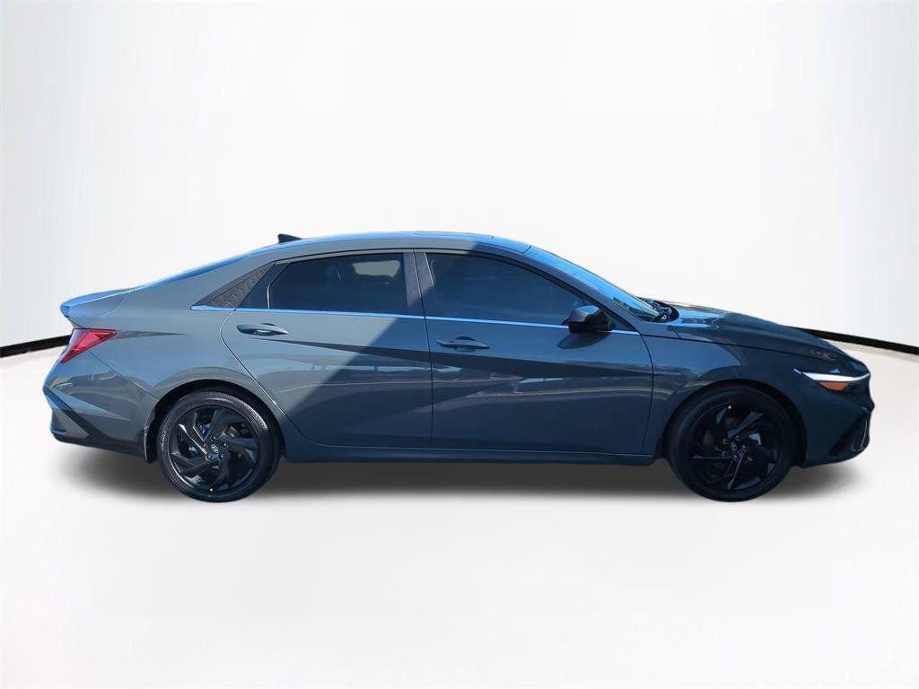 New 2026 Hyundai Elantra SEL Sport image 4