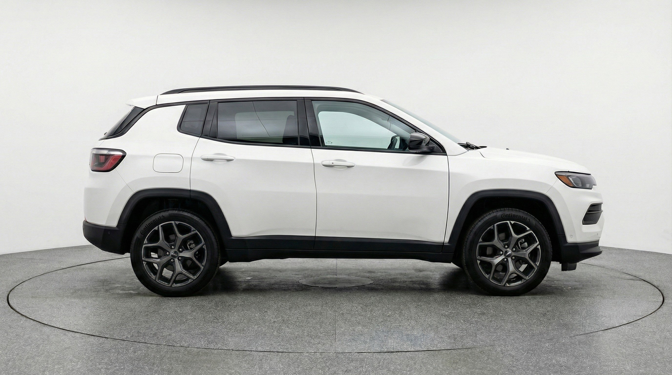 Used 2025 Jeep Compass Limited image 11
