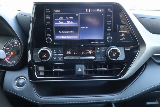 Used 2022 Toyota Highlander LE image 6