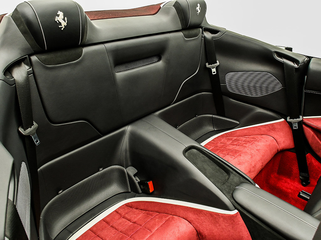 Certified 2025 Ferrari Roma Spider RWD image 20