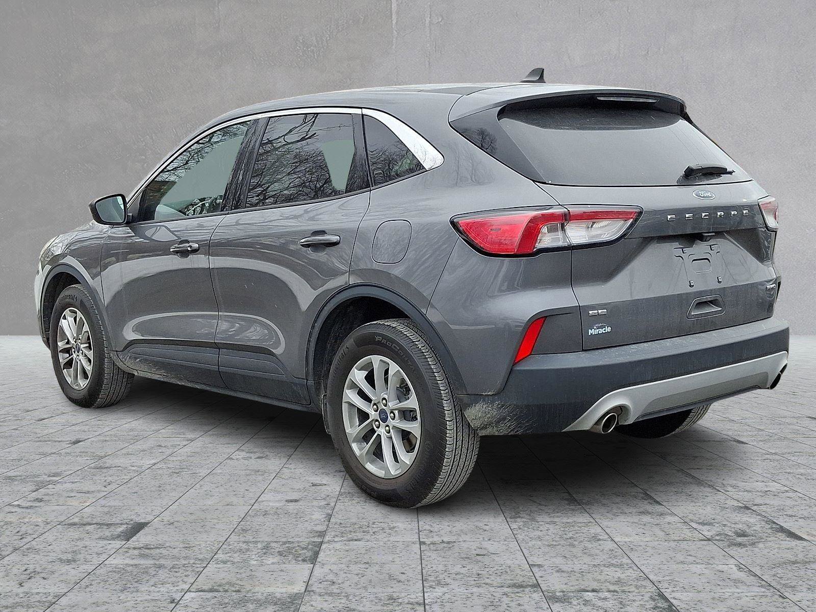Used 2022 Ford Escape SE image 4
