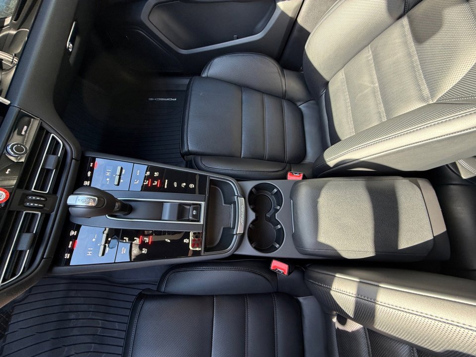 New 2026 Porsche Macan image 18
