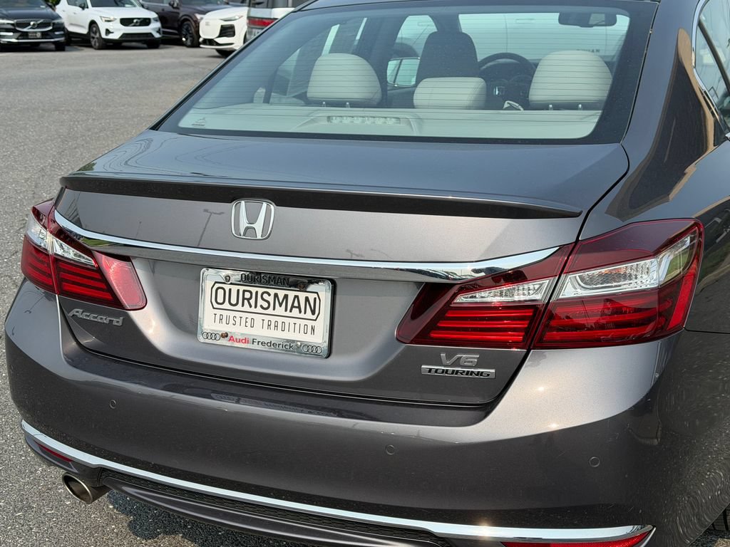 Used 2017 Honda Accord Touring image 11