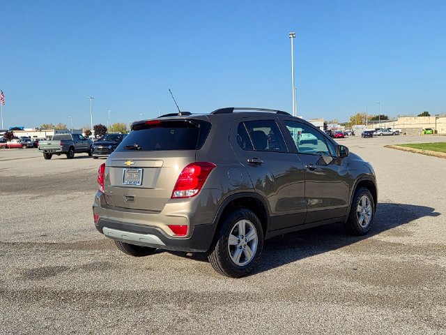 Used 2021 Chevrolet Trax LT w/ LT Convenience Package AWD/4WD image 5