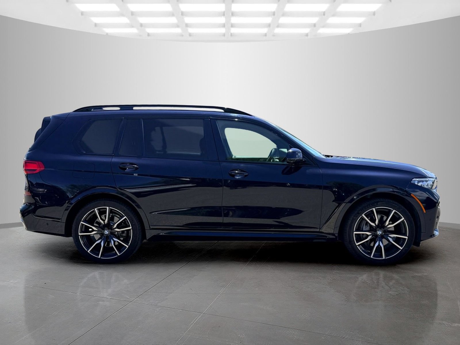 Used 2019 BMW X7 xDrive50i w/ M Sport Package AWD/4WD image 4