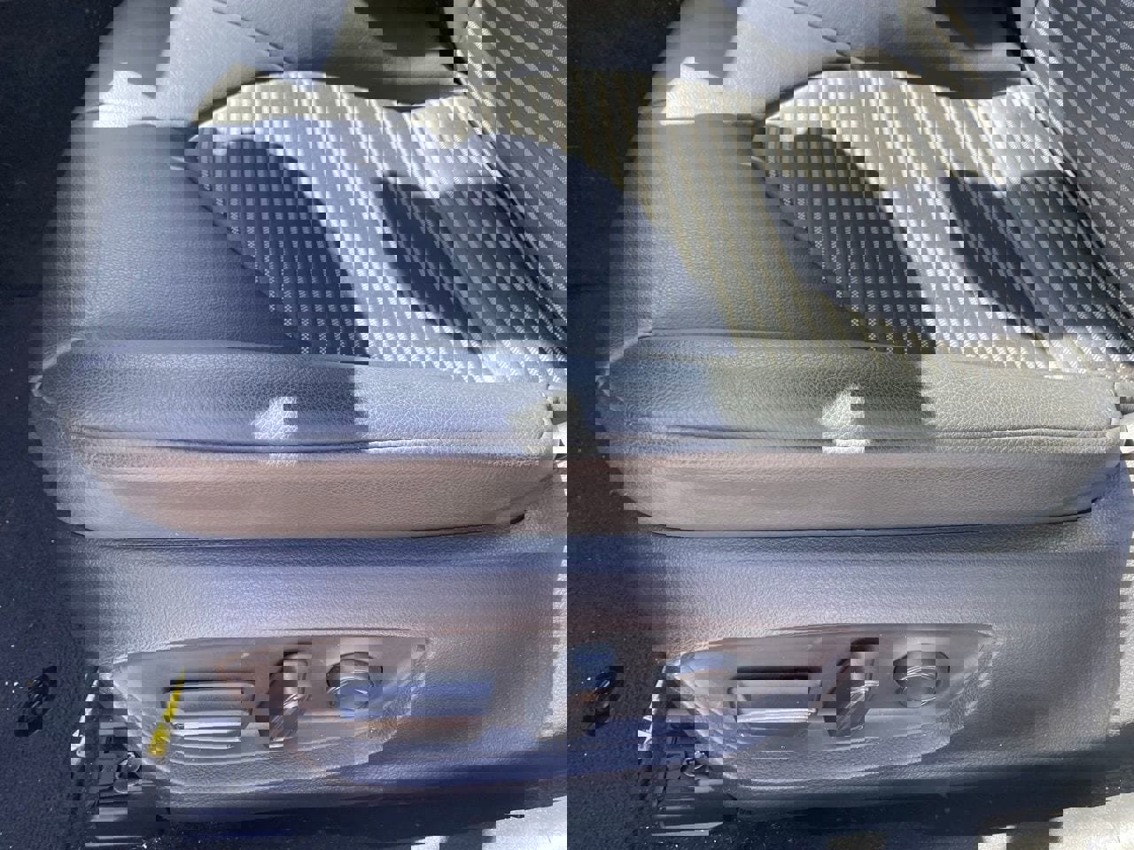 Used 2023 Toyota Camry SE w/ Convenience Package image 4