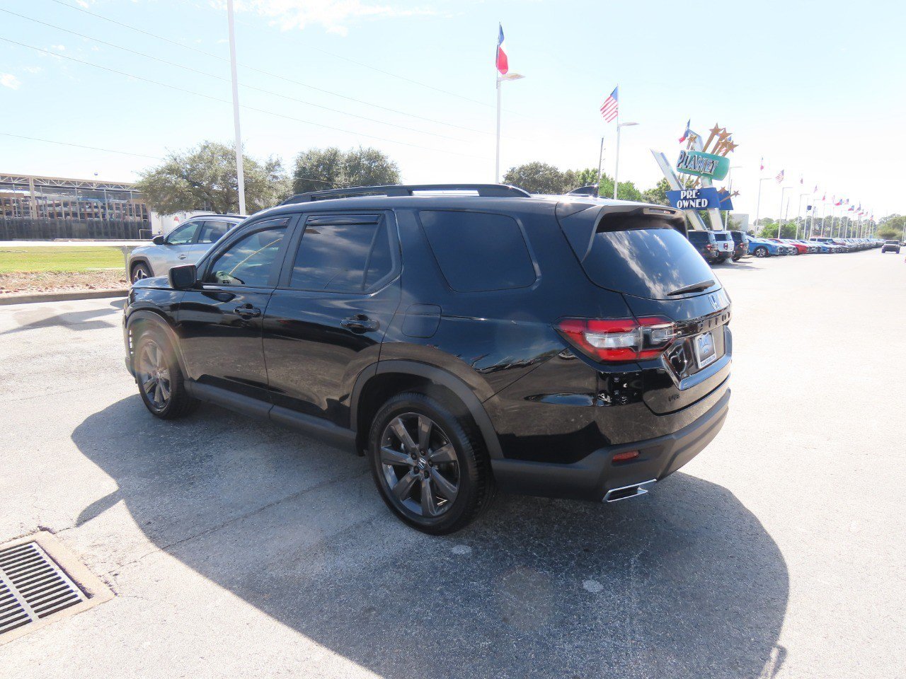 Used 2023 Honda Pilot Sport image 16
