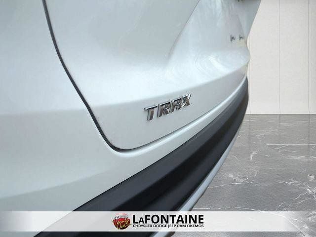Used 2025 Chevrolet Trax LT FWD image 28