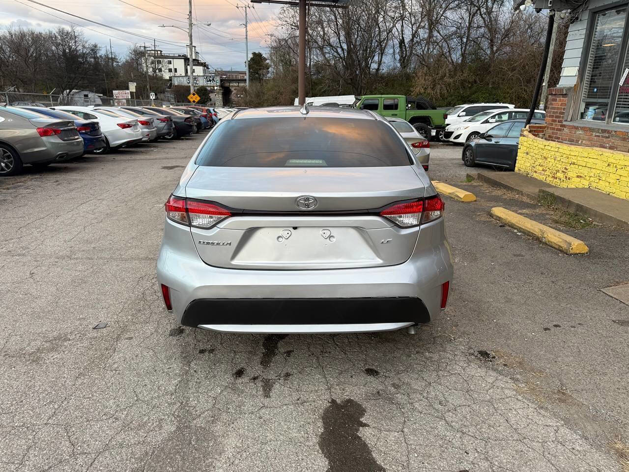 Used 2021 Toyota Corolla LE image 4