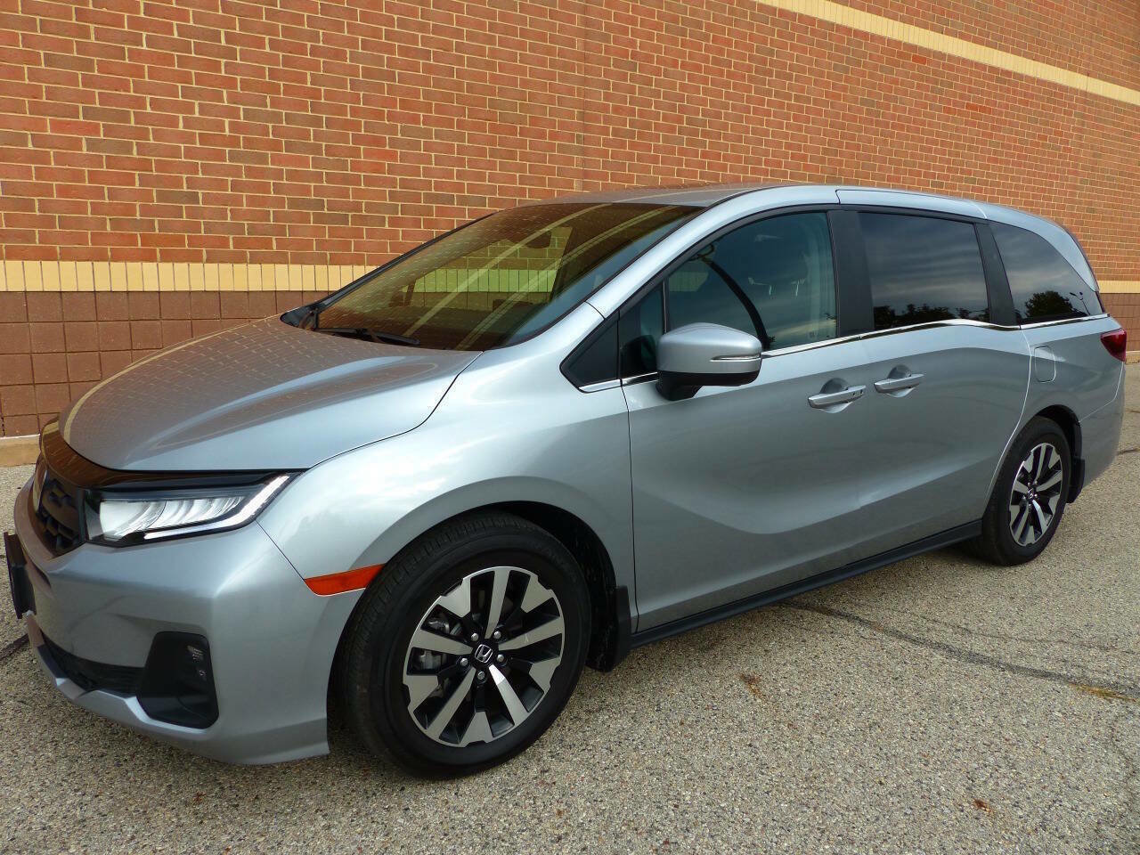 Used 2025 Honda Odyssey EX-L image 5