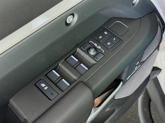 Used 2026 Land Rover Defender 130 X-Dynamic SE image 20