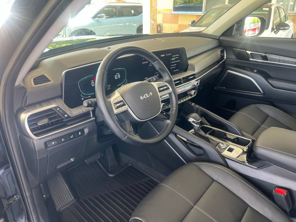 Certified 2025 Kia Telluride EX w/ EX Captain's Chair Package AWD/4WD image 6